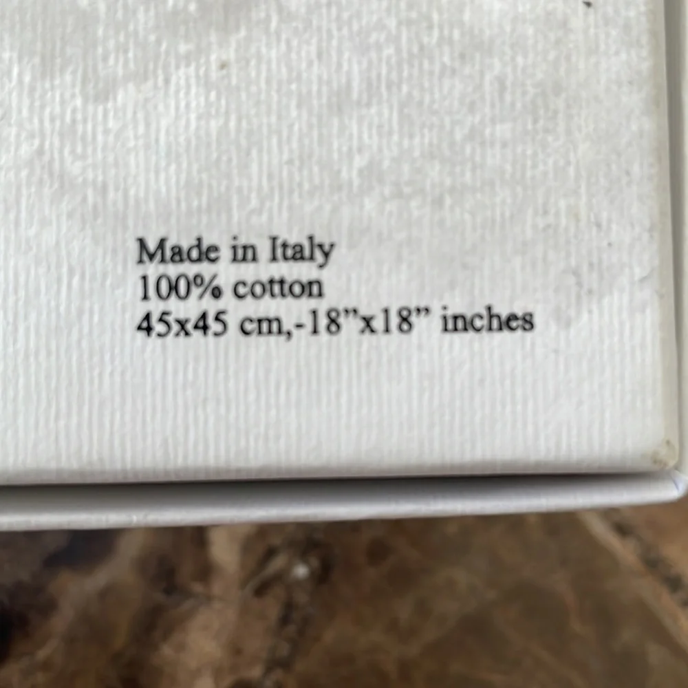 VALENTINO - Picture 2 of 4